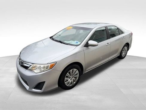 Used 2012 Toyota Camry LE FWD image 29