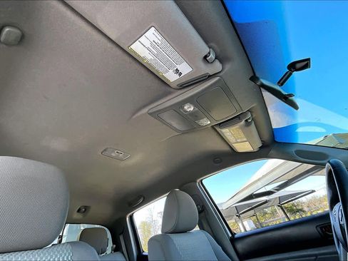 Used 2015 Toyota Tacoma 4x4 Double Cab w/ SR5 Package image 14