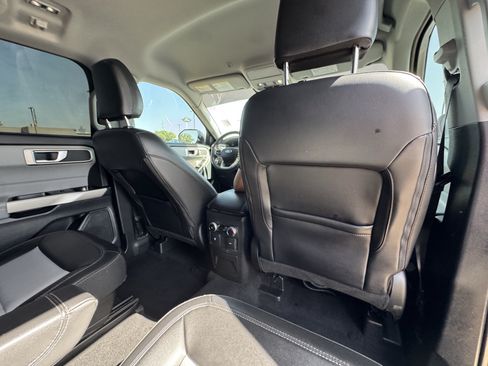 Used 2023 Ford Explorer XLT w/ Equipment Group 202A RWD image 27