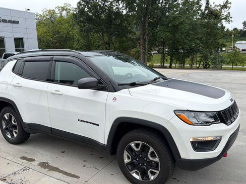 Used 2017 Jeep Compass Trailhawk w/ Leather Interior Group AWD/4WD image 2