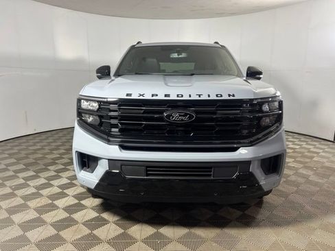 Used 2026 Ford Expedition Platinum w/ Stealth Appearance Package AWD/4WD image 2