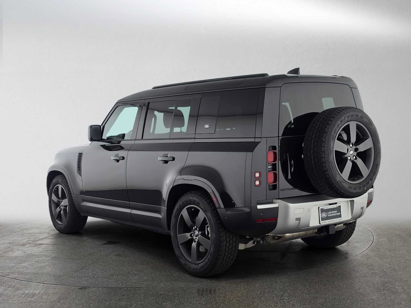 Used 2024 Land Rover Defender 110 S AWD/4WD image 3