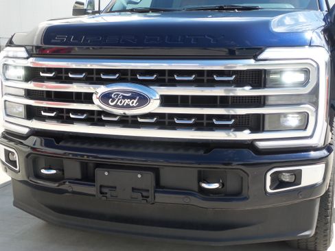 Used 2024 Ford F350 Platinum w/ FX4 Off-Road Package AWD/4WD image 18