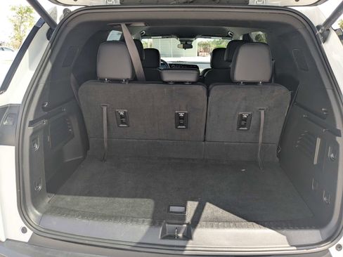 Used 2025 Chevrolet Traverse LT FWD image 14