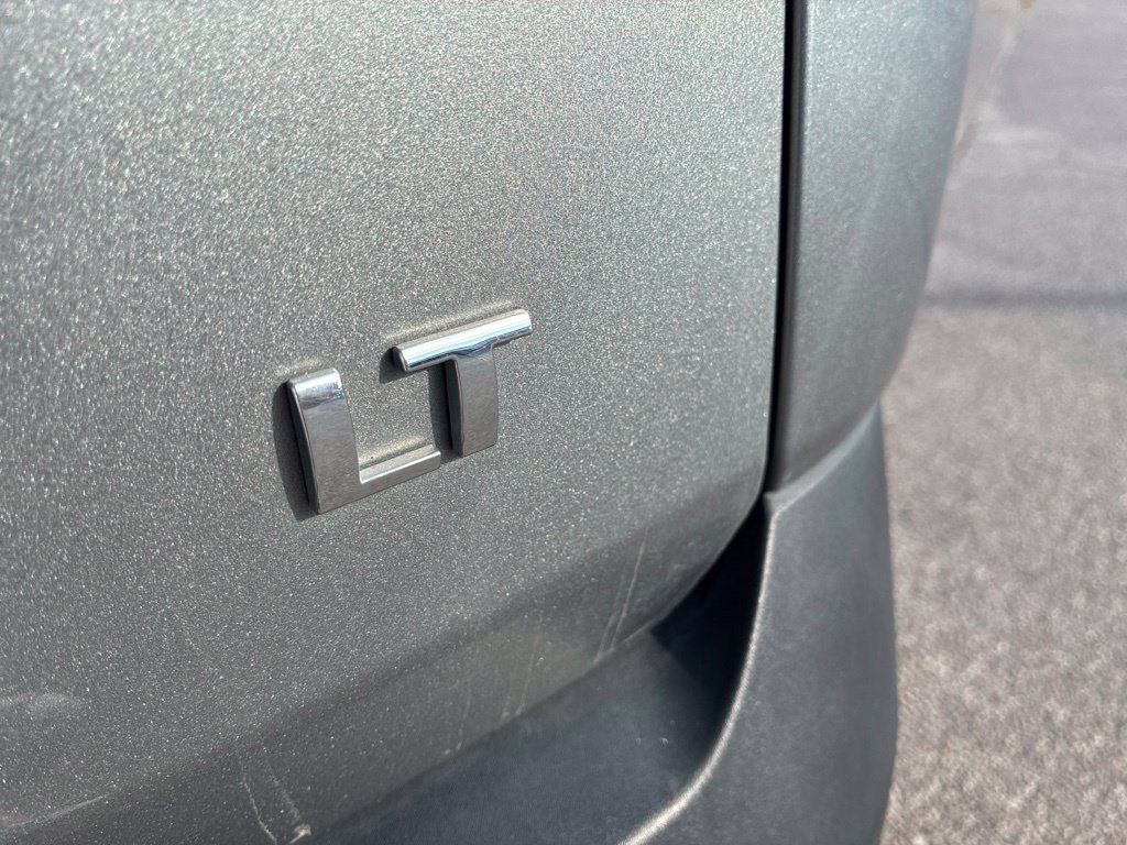 Used 2023 Chevrolet Traverse LT FWD image 16