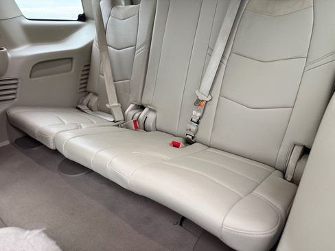 Used 2018 Cadillac Escalade Luxury AWD/4WD image 29