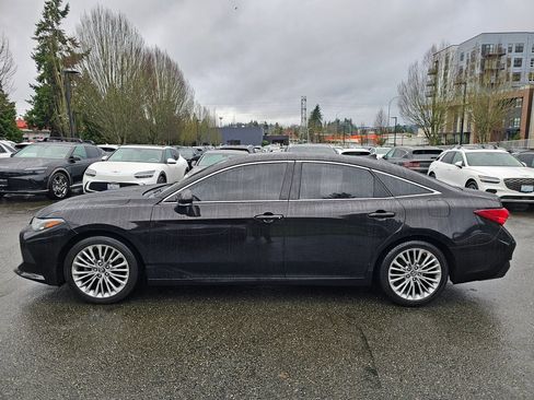 Used 2019 Toyota Avalon Limited w/ Preferred Accessory Package image 8