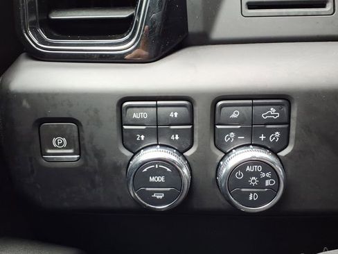 Certified 2024 GMC Sierra 2500 AT4 w/ AT4 Preferred Package AWD/4WD image 11