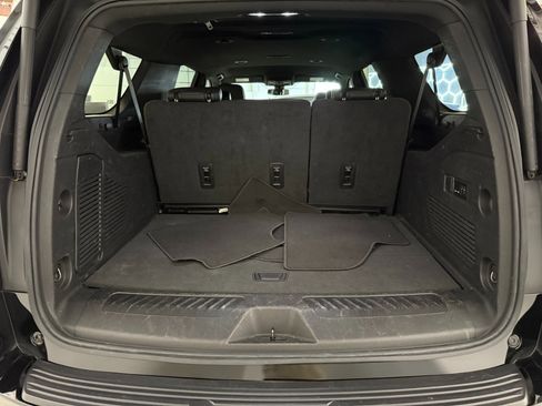 Used 2022 Chevrolet Suburban LT w/ Luxury Package image 22