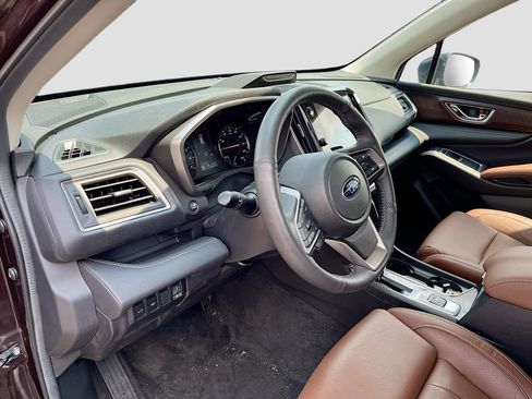 Used 2025 Subaru Ascent Touring AWD/4WD image 9
