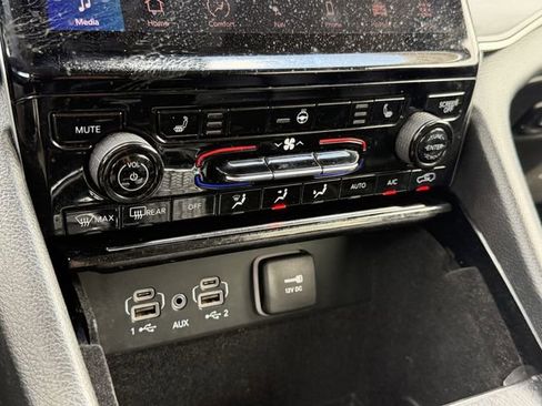Used 2022 Jeep Grand Cherokee L Limited image 22