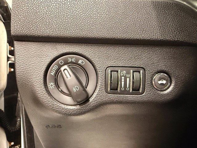 Used 2013 Dodge Charger SE RWD image 15
