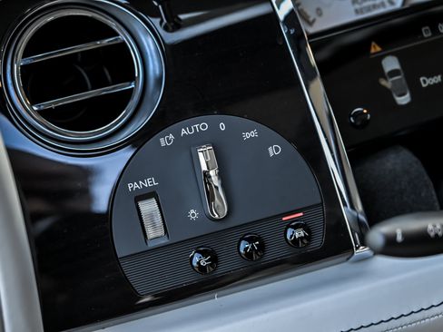 Used 2020 Rolls-Royce Dawn RWD image 32