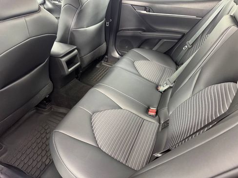 Used 2021 Toyota Camry SE w/ Cold Weather Package FWD image 14