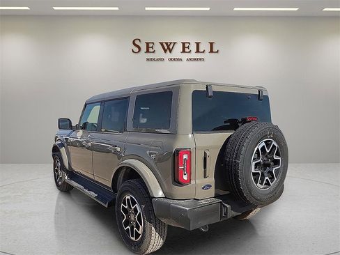 New 2025 Ford Bronco Outer Banks image 3