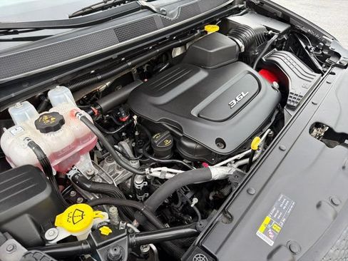 Used 2017 Chrysler Pacifica LX FWD image 36