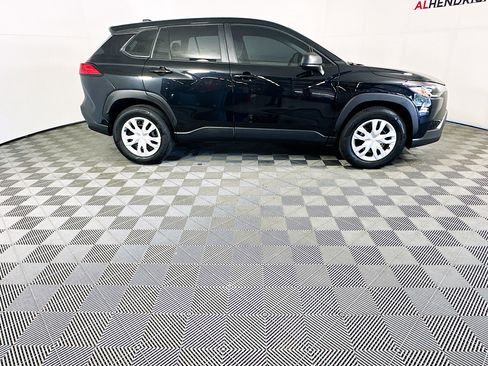 Used 2025 Toyota Corolla Cross L image 2