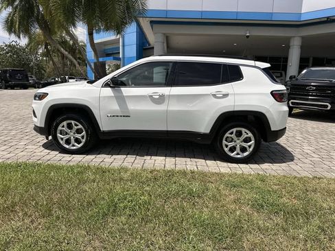 Used 2024 Jeep Compass Latitude AWD/4WD image 32