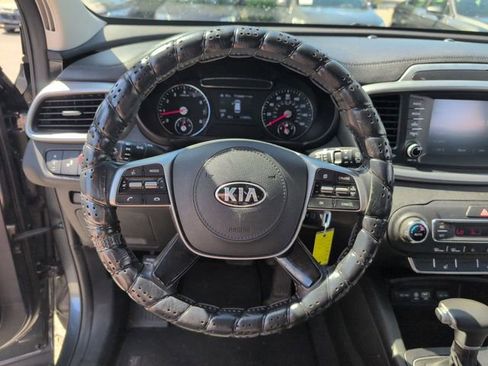 Used 2019 Kia Sorento S FWD image 12