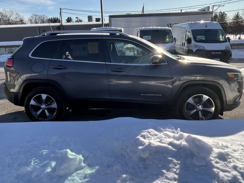 Used 2019 Jeep Cherokee Limited AWD/4WD image 11