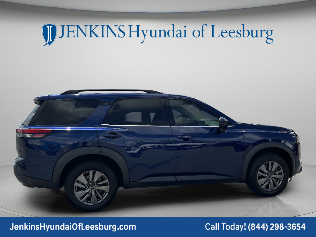 Used 2025 Nissan Pathfinder SV FWD image 4