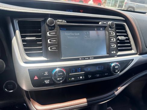 Certified 2018 Toyota Highlander XLE AWD/4WD image 15