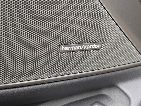 Used 2025 BMW 330i Sedan w/ M Sport Package image 24