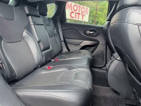 Used 2019 Jeep Cherokee Limited AWD/4WD image 16