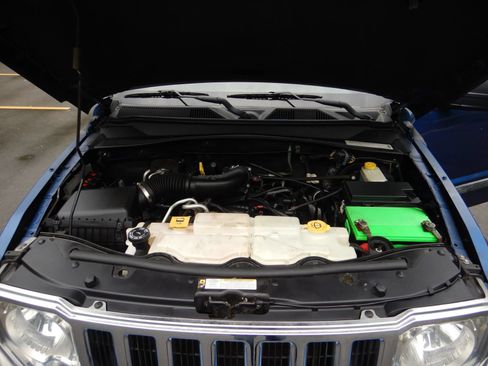 Used 2009 Jeep Liberty Limited w/ Premium Group AWD/4WD image 31