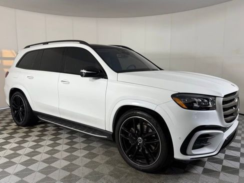 Used 2025 Mercedes-Benz GLS 580 4MATIC image 7