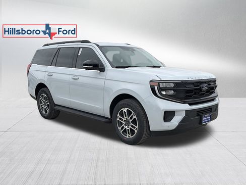 New 2026 Ford Expedition Active image 4