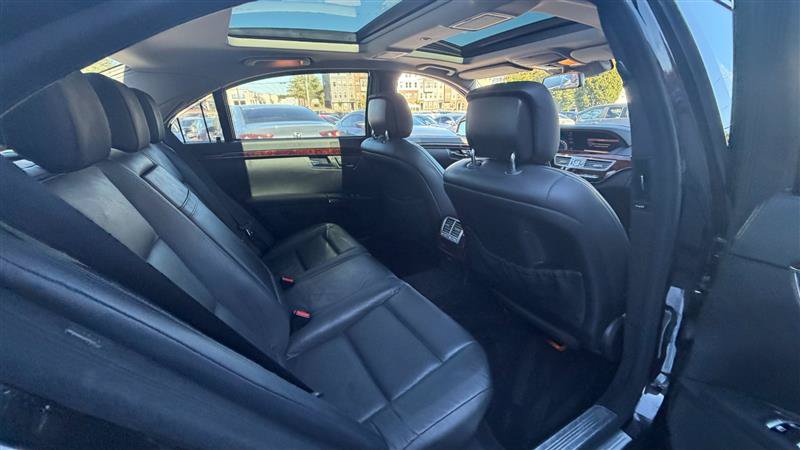 Used 2011 Mercedes-Benz S 550 4MATIC w/ Sport & Premium Pkgs image 11
