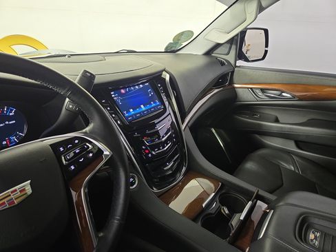 Used 2020 Cadillac Escalade Luxury image 27