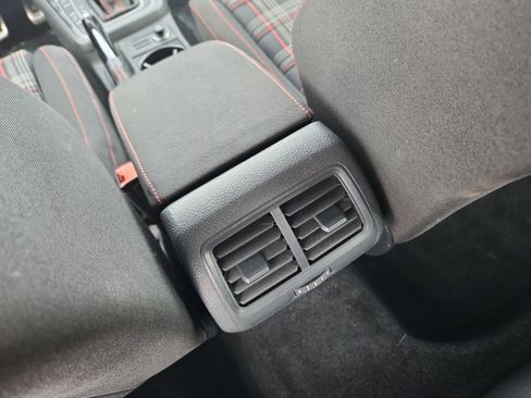 Used 2017 Volkswagen GTI Autobahn image 32