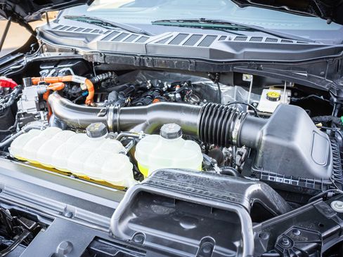 Used 2025 Ford F150 Lariat AWD/4WD image 36