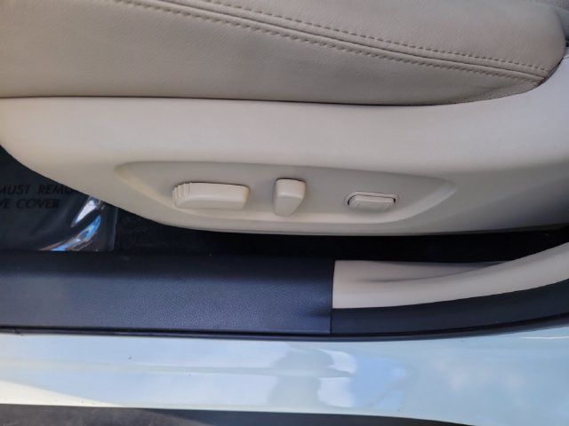 Used 2016 Nissan Rogue SL FWD image 21