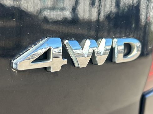 Used 2014 Ford Explorer XLT w/ Equipment Group 201A AWD/4WD image 12