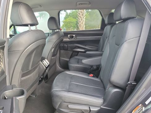 Used 2022 Kia Sorento S FWD image 13