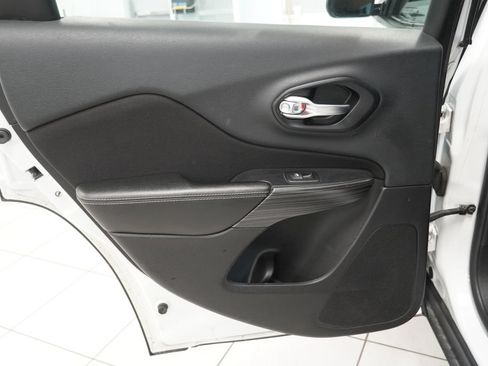 Used 2015 Jeep Cherokee Sport w/ Sport Appearance Group FWD image 25