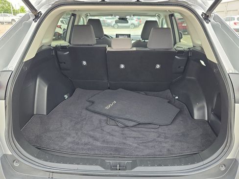 Used 2021 Toyota RAV4 XLE w/ Convenience Package FWD image 29