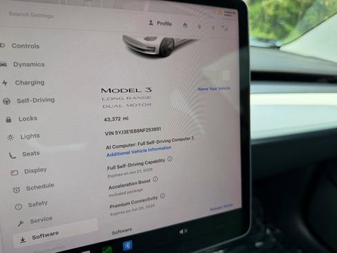 Used 2022 Tesla Model 3 Long Range AWD/4WD image 16