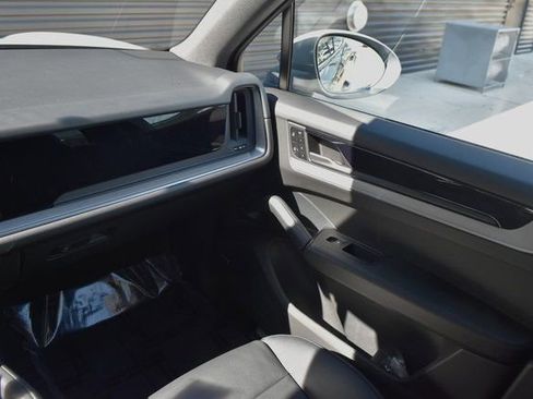Certified 2025 Porsche Cayenne image 23