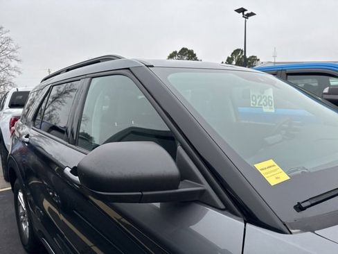 Used 2022 Ford Explorer XLT w/ Equipment Group 202A image 6