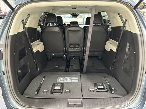 Used 2024 Kia Carnival EX FWD image 31