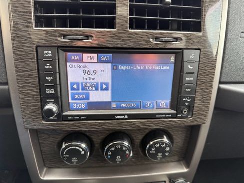 Used 2012 Jeep Liberty Limited Jet w/ Chrome Accents Group image 23