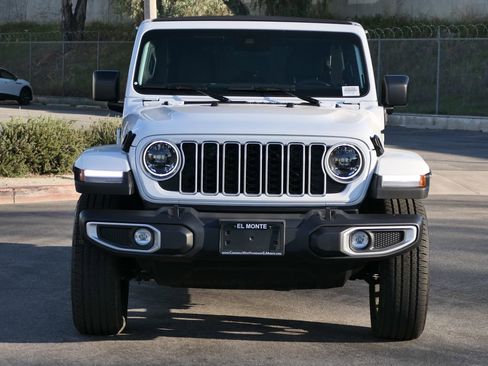 Used 2025 Jeep Wrangler Unlimited Sahara image 9