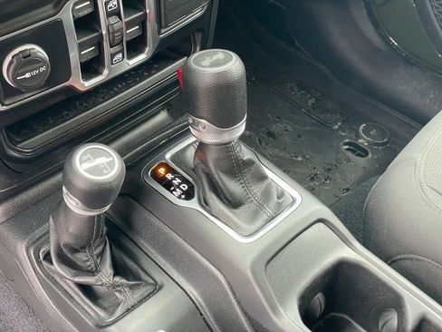 Used 2022 Jeep Wrangler Unlimited Sport image 28