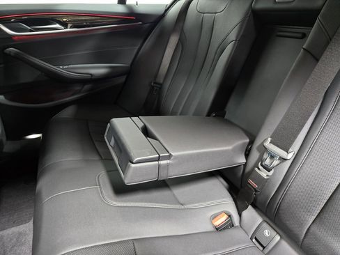 Used 2021 BMW 530e xDrive w/ M Sport Package image 35