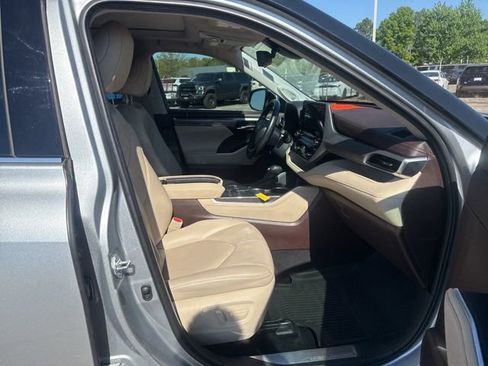 Used 2020 Toyota Highlander Platinum FWD image 15