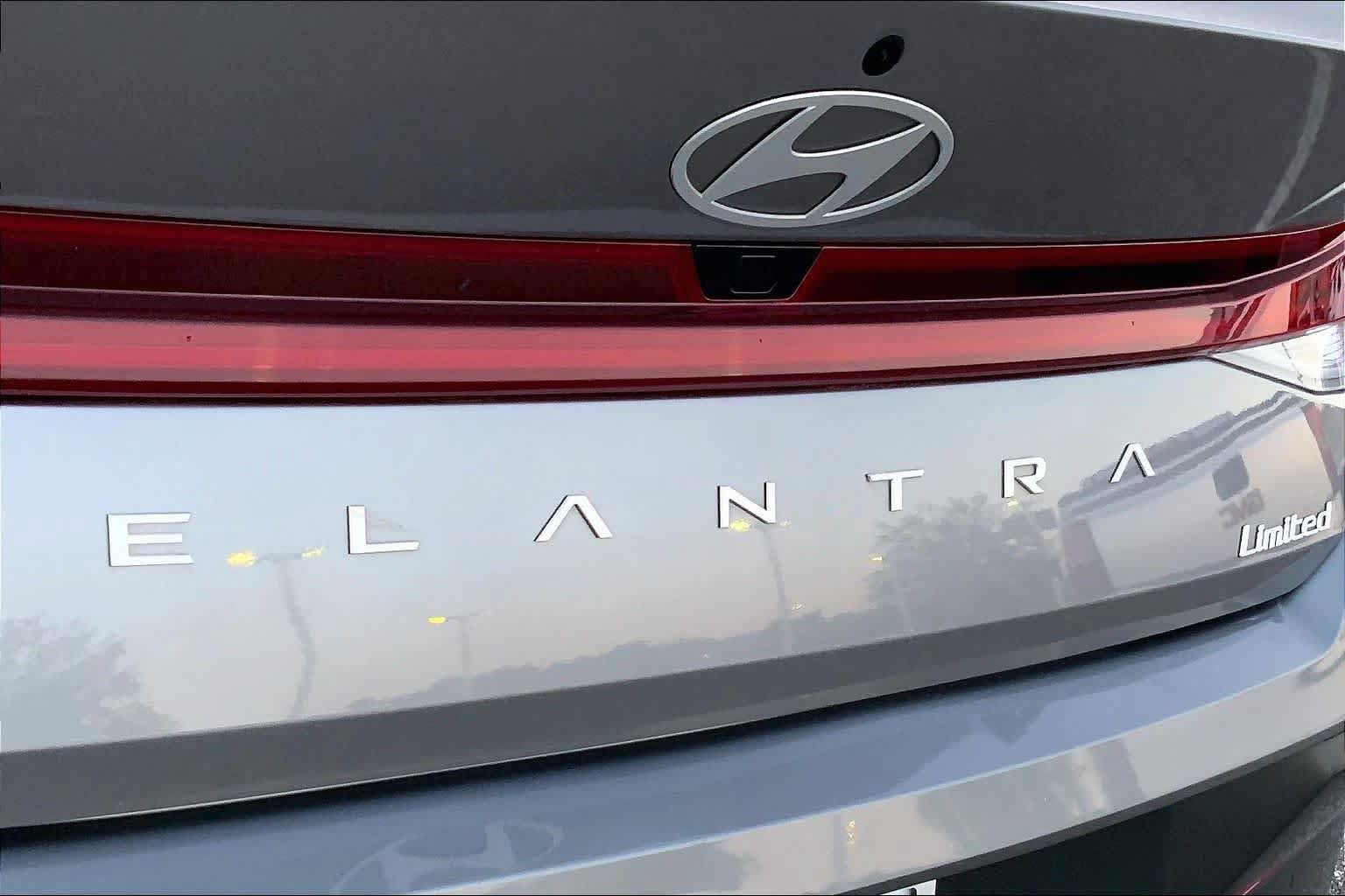 Used 2024 Hyundai Elantra Limited FWD image 28